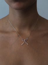 Cargar imagen en el visor de la galería, Colgante Buena