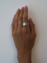 Cargar imagen en el visor de la galería, Anillo Escudo