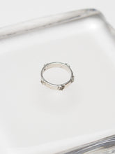 Cargar imagen en el visor de la galería, Anillo Daisy