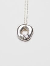 Cargar imagen en el visor de la galería, Colgante Piscis