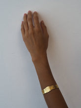 Cargar imagen en el visor de la galería, Brazalete Aída