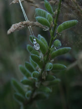 Cargar imagen en el visor de la galería, Colgante 2000