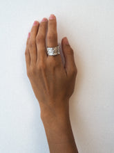 Load image into Gallery viewer, Anillo T2 CHAU
